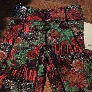 New with tags lululemon crop
